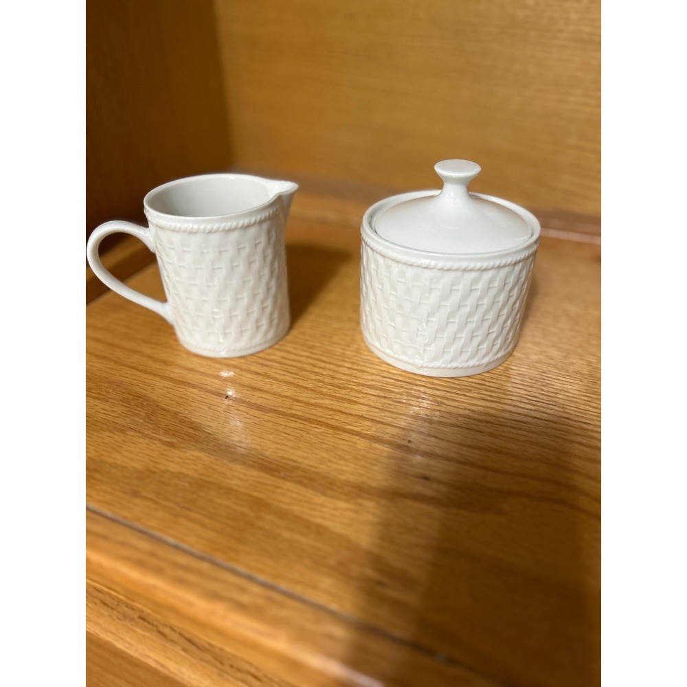 Oneida Wicker White Stoneware Creamer and Lidded Sugar Bowl Set Basketweave